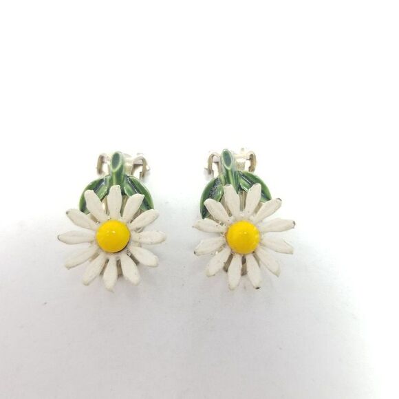 Vintage White Daisy Enamel Clip On Earrings, Cute Retro Design, Estate - Picture 6 of 6